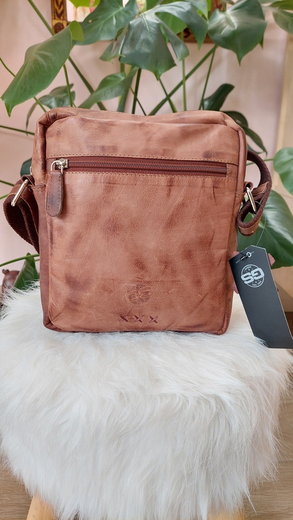 [G255404M] Bandolera de Piel Para Hombre Color Marrón- GS Urban